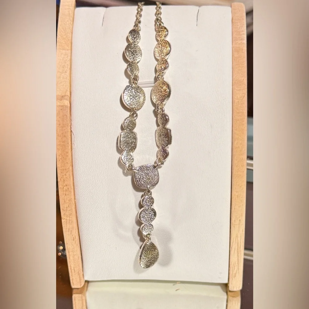 Avon lariat style necklace smokey grey rhinestones w/earrings Women’s jewelry